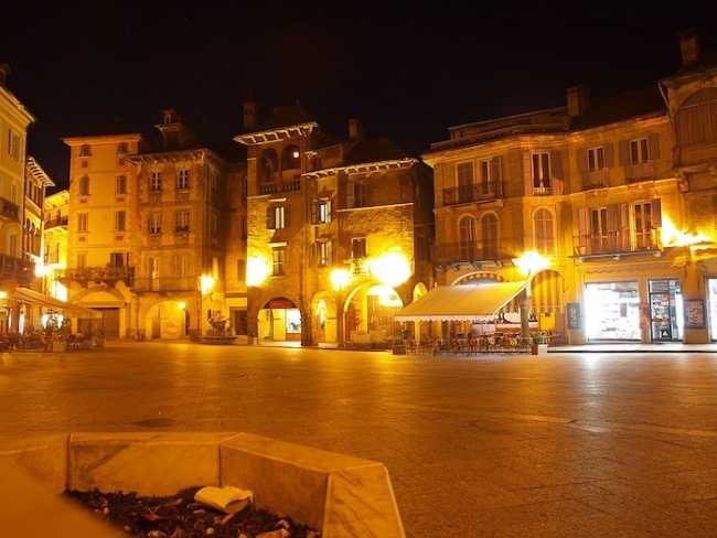 1024px Domodossola at night 2008