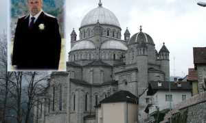 1024px Re Kirche