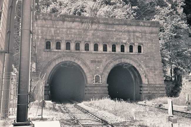 1280px Simplontunnel01