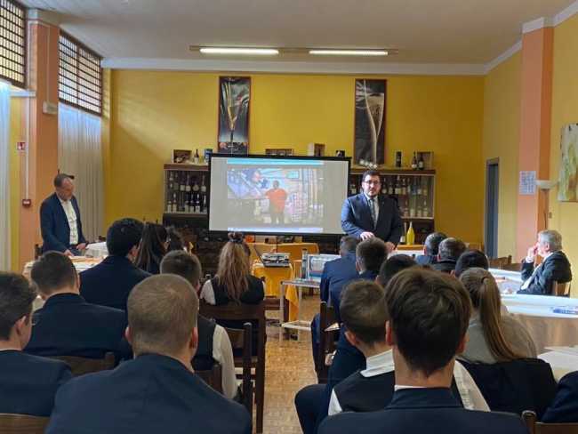 84321700 2952440894805980 3779202695106134016 n