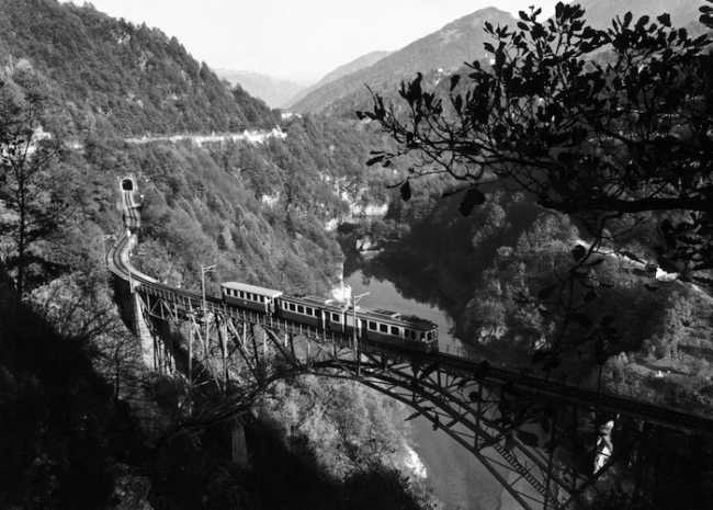 Elettrotreno 1963 e vagoni 1923 a Palagnedra