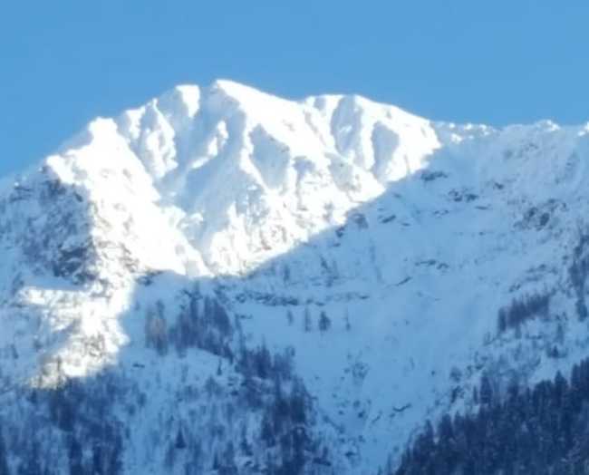 Il Corno di Scarpignano con la livrea invernale