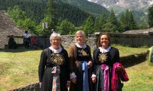 Macugnaga 1 donne in costume walser 