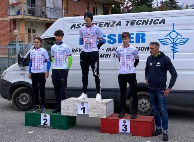 Soldarini sul primo gradino del podio