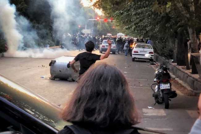 Uprising in Tehran Keshavarz Boulvard September 2022 3