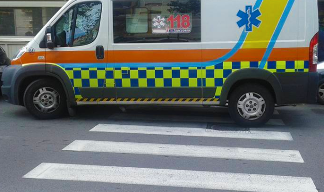 ambulanza strisce