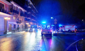 ambulanze notte pioggia