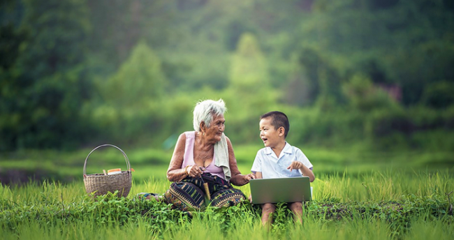 anziana bambino computer