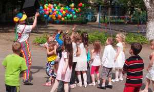 asilo bambini gioco palloncini
