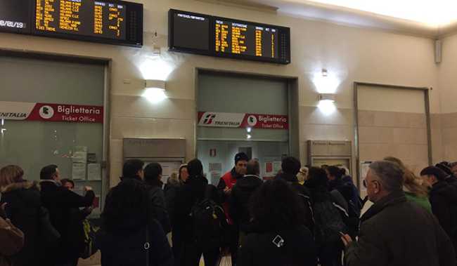 atrio stazione sciopero