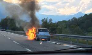 auto fuoco incendio punto ss ago