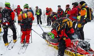 b soccorso alpino neve uomini