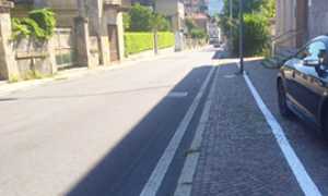 b via scapaccino marciapiede