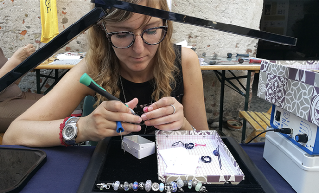 bancarella collanina artigiana