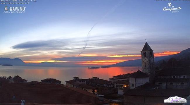 baveno lago campanile alba