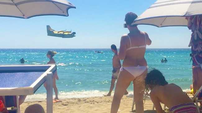 canadair mare spiaggia gallipoli 17