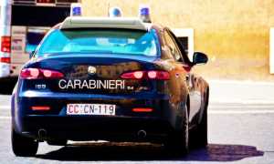 carabinieri auto dietro