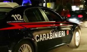 carabinieri notte auto profilo destra