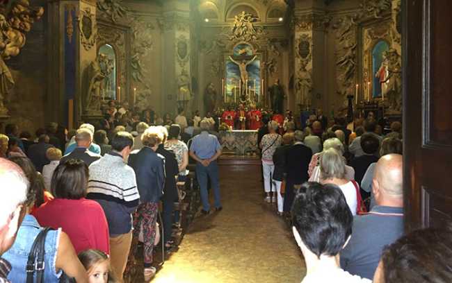 chiesa calvario piena