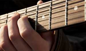chitarra mano
