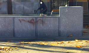 corta fontana imbrattata