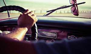 corta guida volante auto