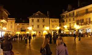 corta piazza mercato notte