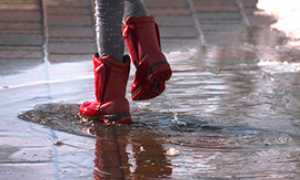 corta pioggia pozzanghera