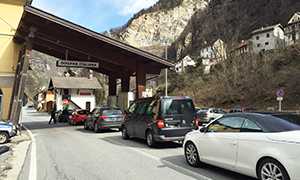 corto iselle dogana auto