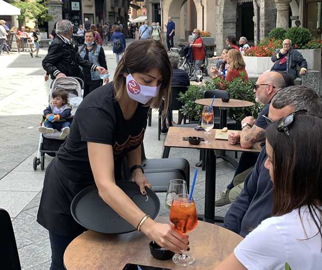 dehors piazza mascherina 24