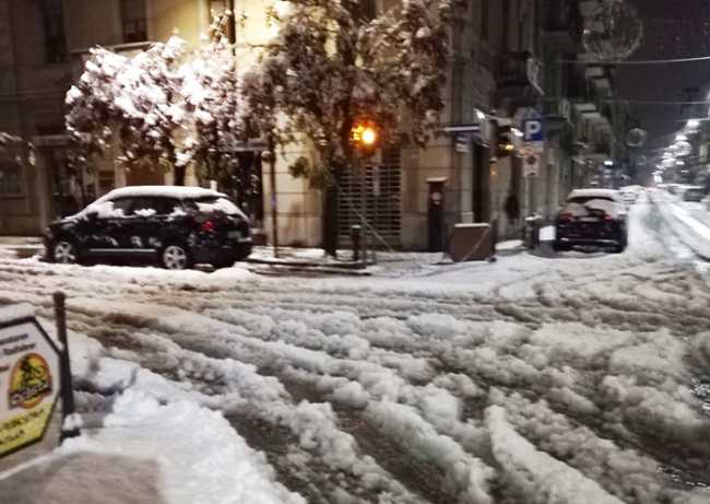 domo incrocio viale neve notte