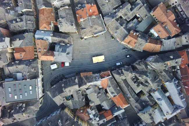 drone piazza mercato