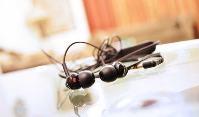 earphones 893156 1280