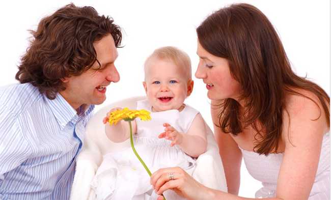 famiglia figlio fiore