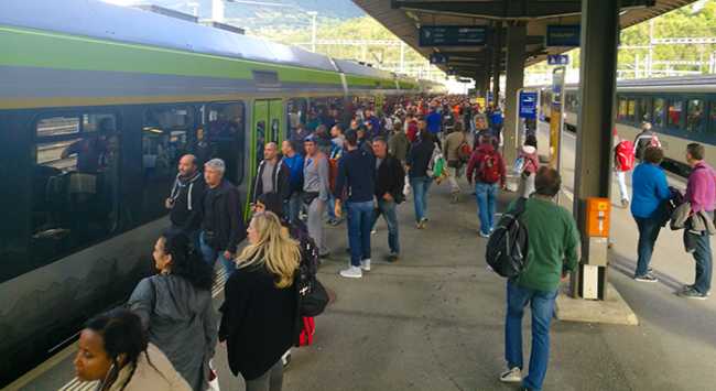 frontalieri binario briga entrata treno