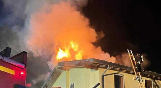incendio tetto vvf