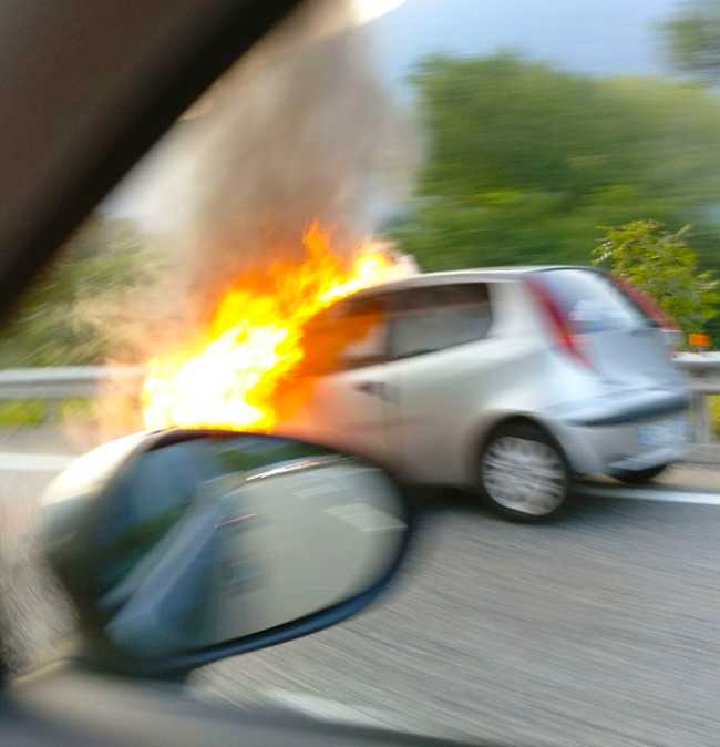 incendio auto ss ago 2