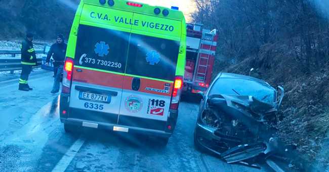 incidente vigezzo vigili auto ambulanza 17