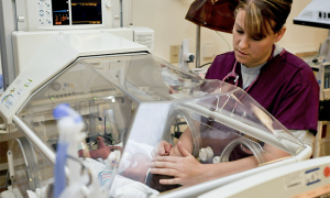 infermiera nascita bambinoi ospedale