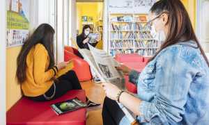 lettura quotidiani e riviste in biblioteca biblioteche del vco ph andrea morisetti 6 