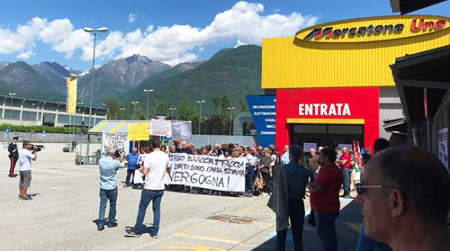 mercatone uno crevola striscione destra