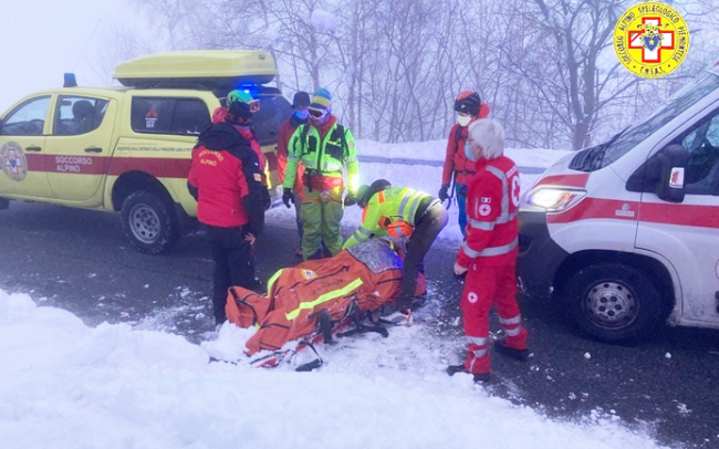neve ambulanza jeep barella