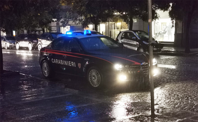 notte pioggia domo auto