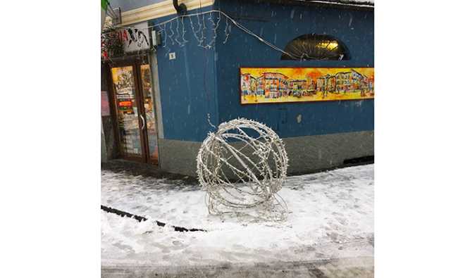 palla luminarie caduta 17