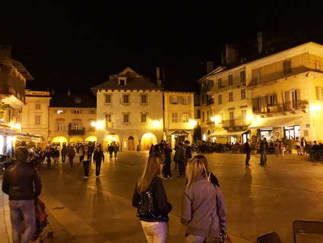 piazza mercato notte.jpg