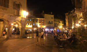 piazza mercato estate notte