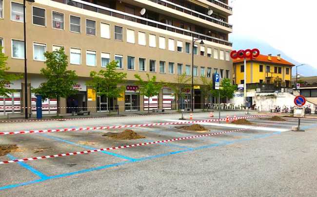 piazza stazione posteggi terra