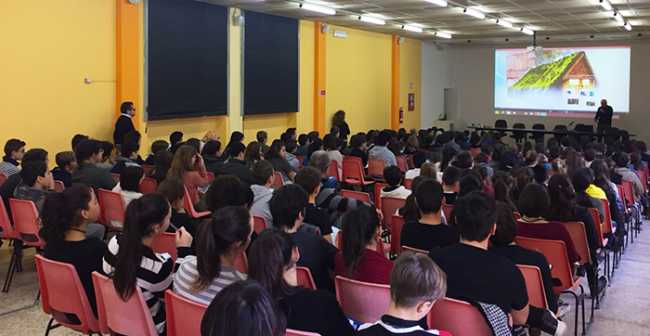 scuola bagnolini spalle studenti
