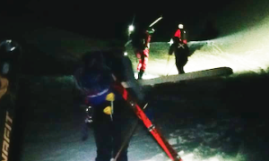 soccorso notte neve salita uomini