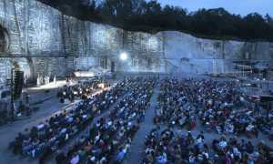 tones on the stones 2019 aida 1905 lr